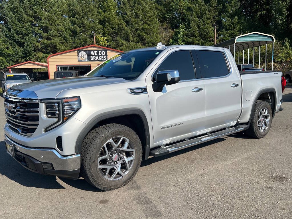 Used 2022 GMC Sierra 1500 SLT w/ SLT Premium Plus Package AWD/4WD image 3