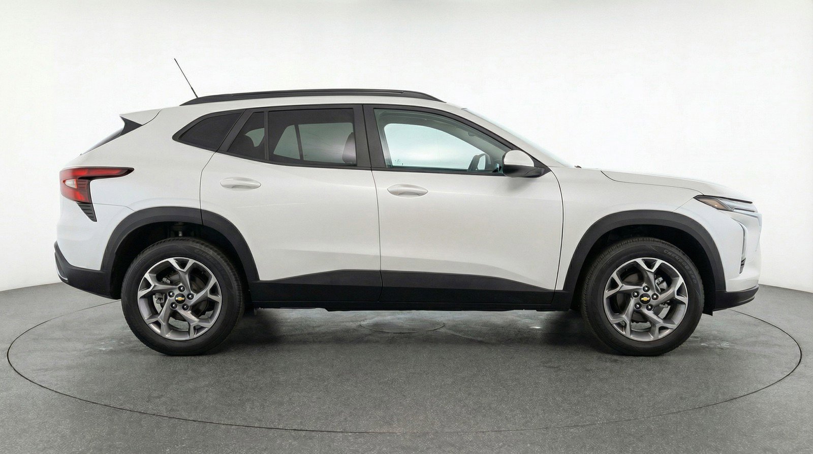 Used 2025 Chevrolet Trax LT image 9
