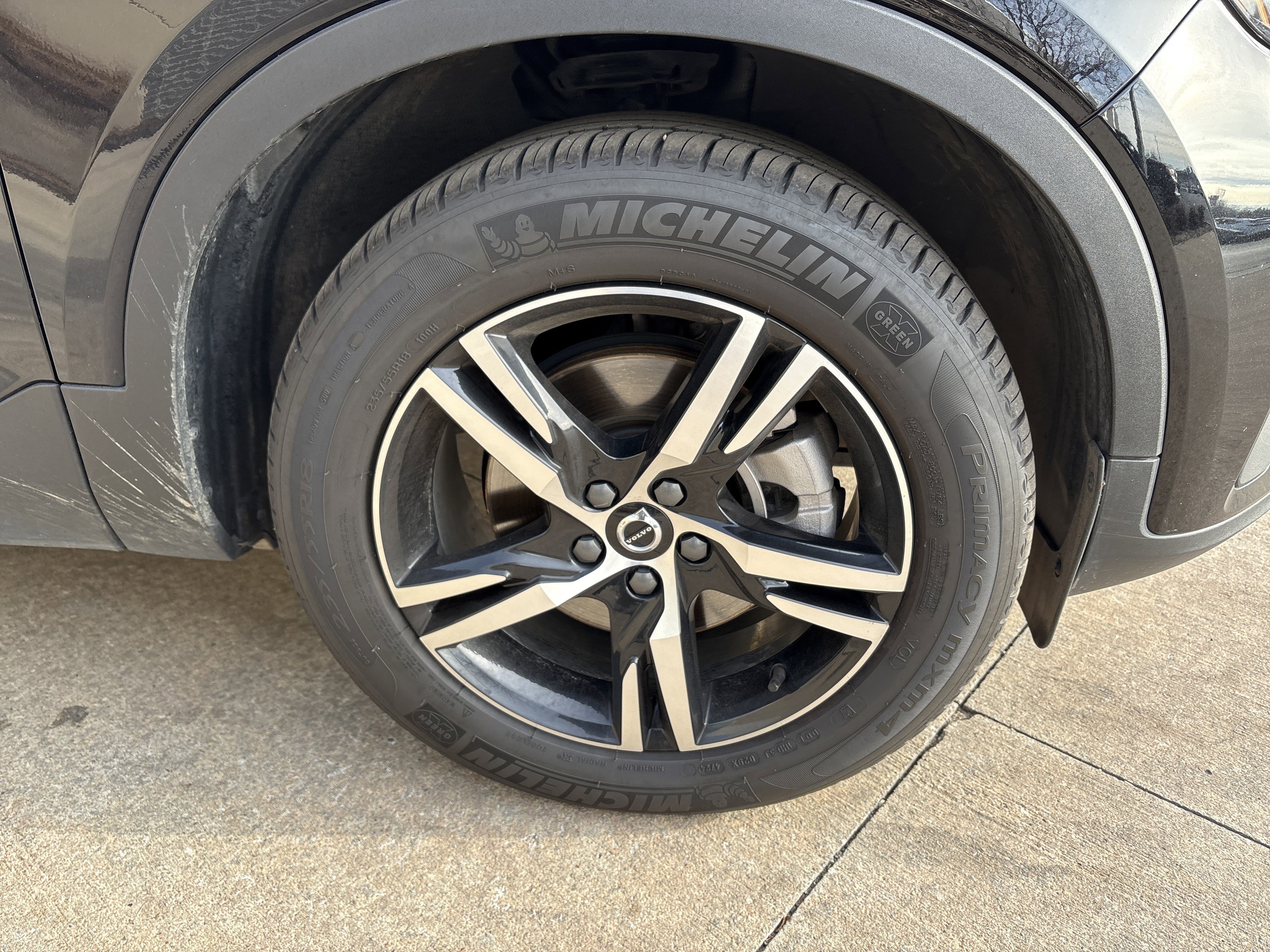 Used 2025 Volvo XC40 B5 Core image 13