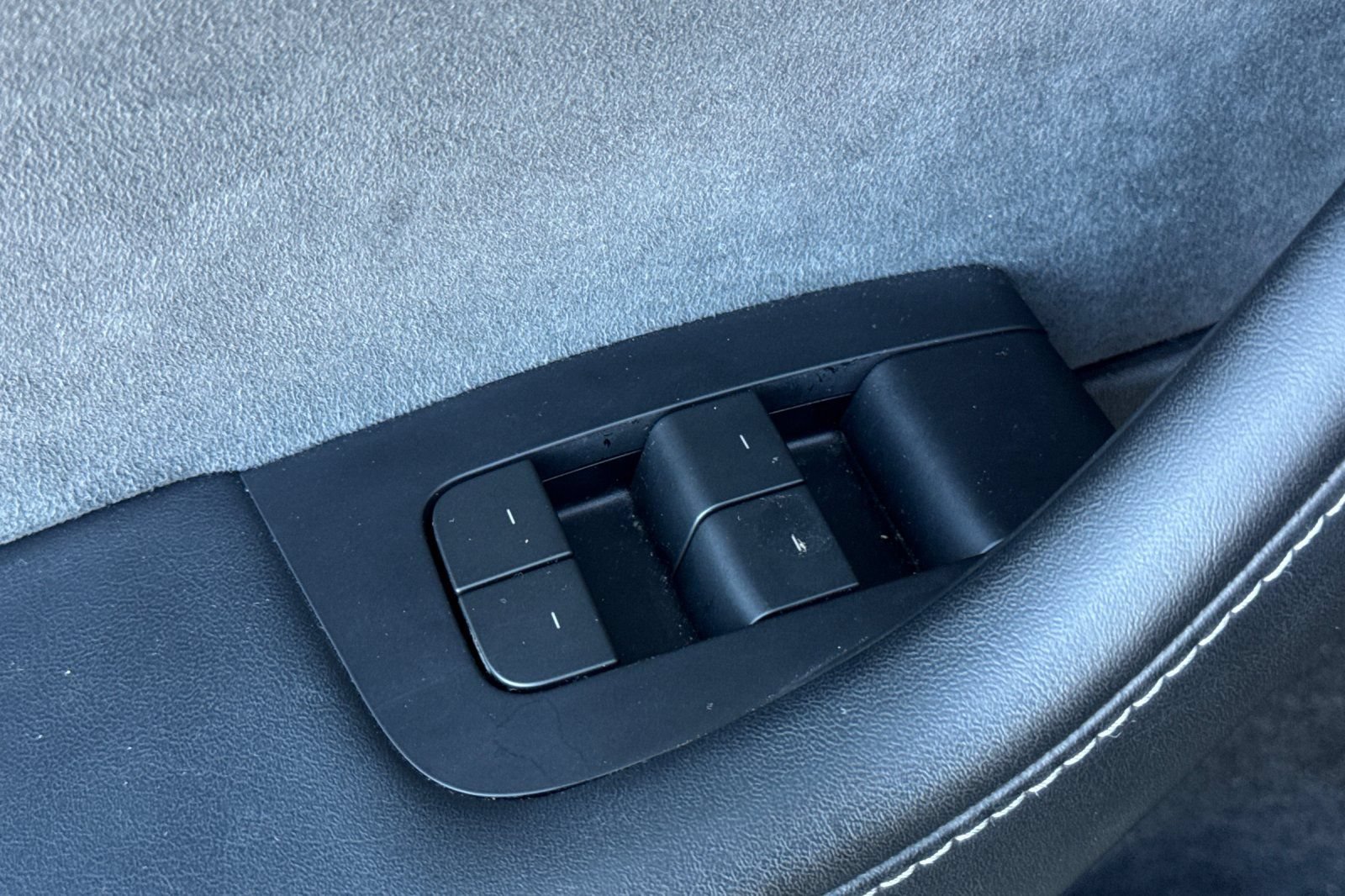 Used 2025 Tesla Model Y Performance AWD/4WD image 13