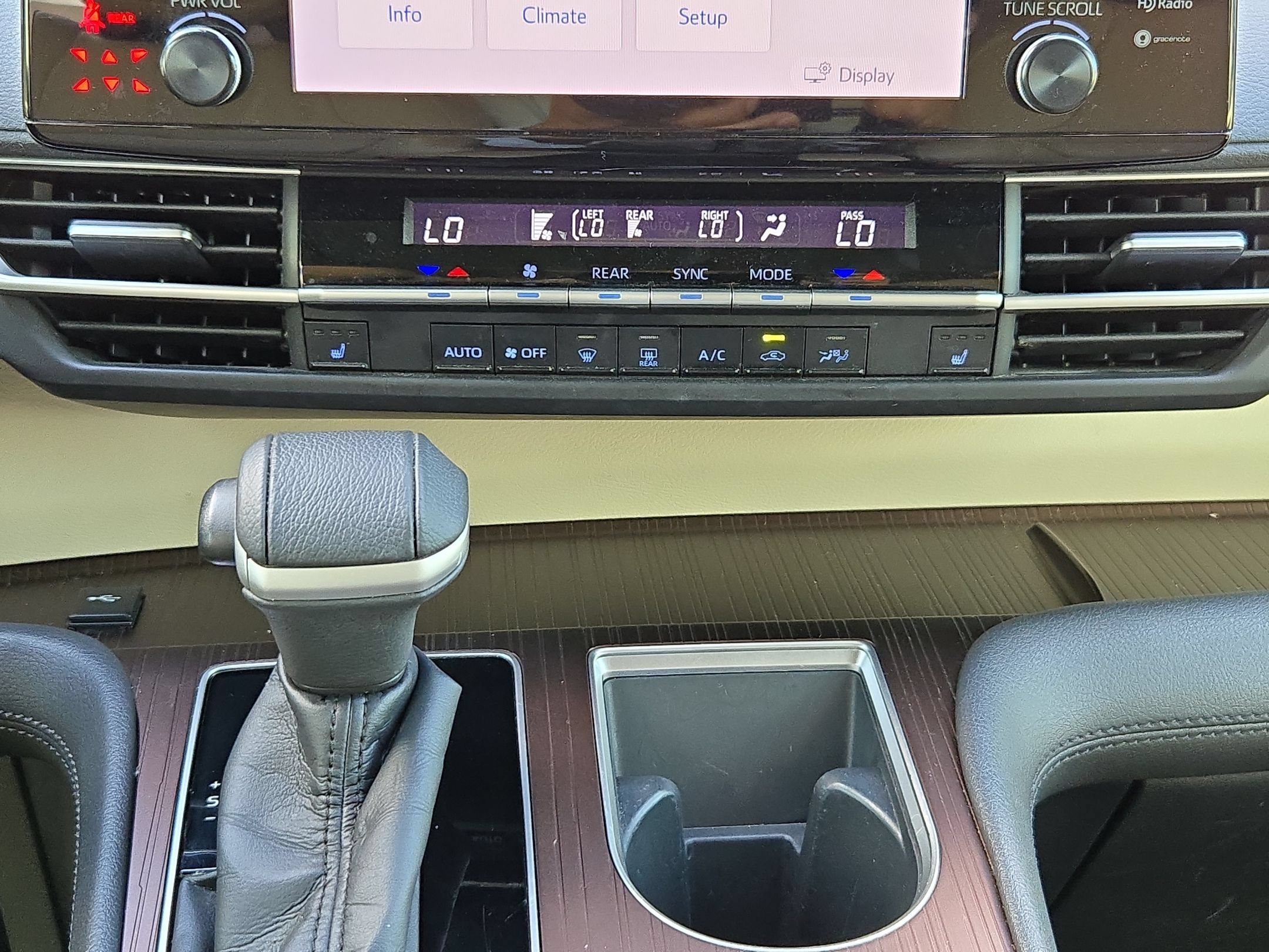 Used 2022 Toyota Sienna XLE FWD image 18