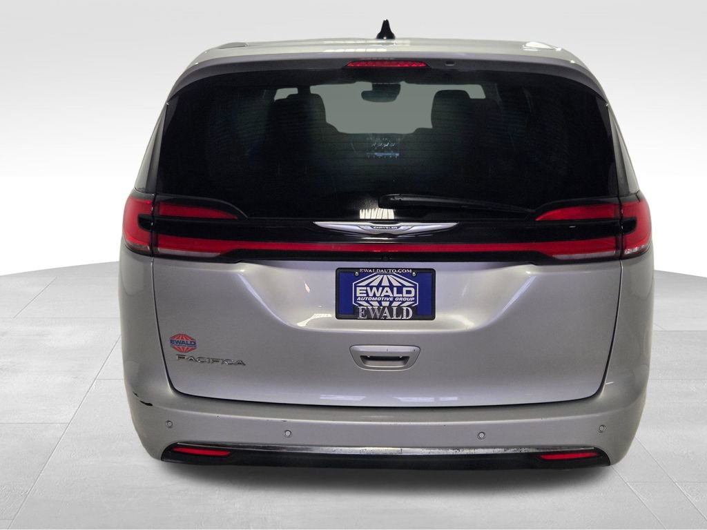 Certified 2023 Chrysler Pacifica Touring-L image 20