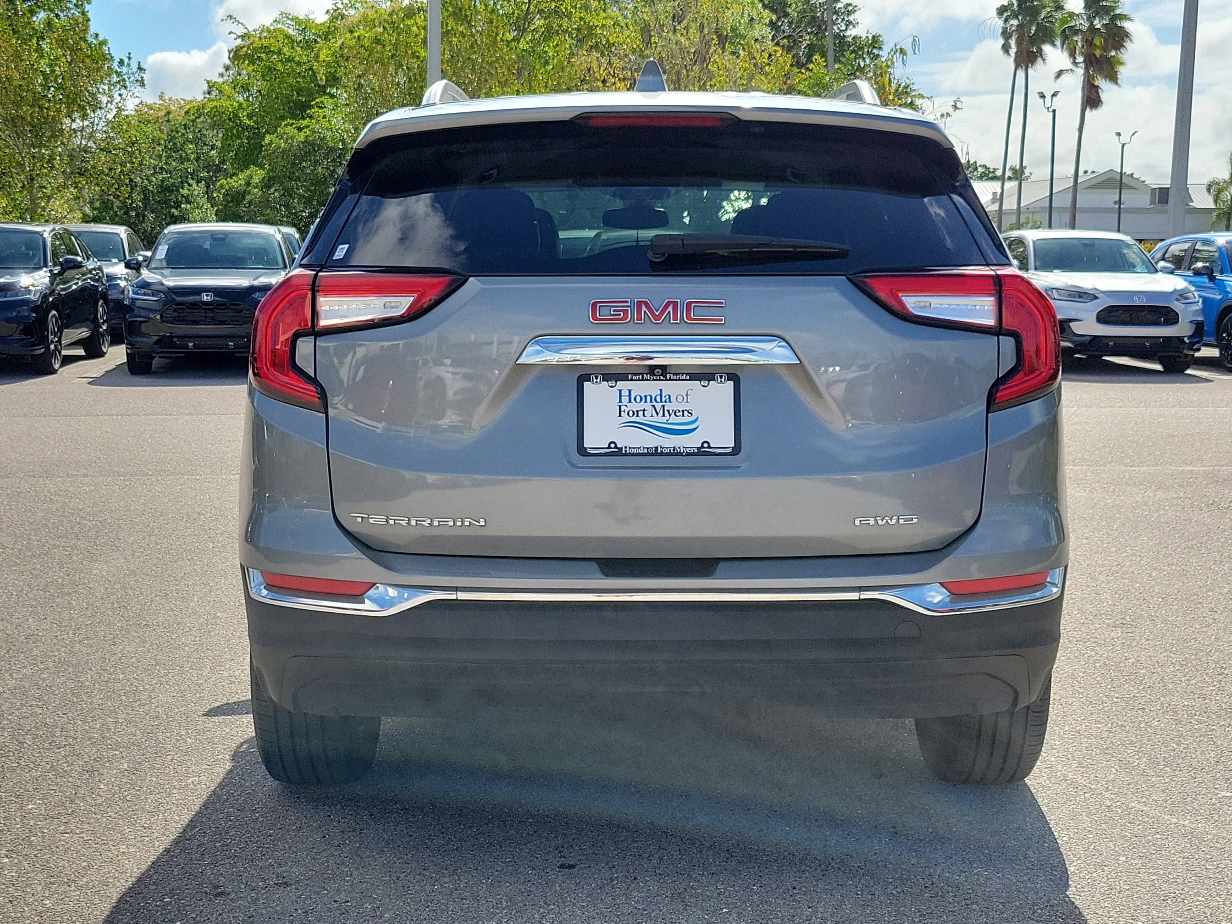 Used 2023 GMC Terrain SLT AWD/4WD image 5