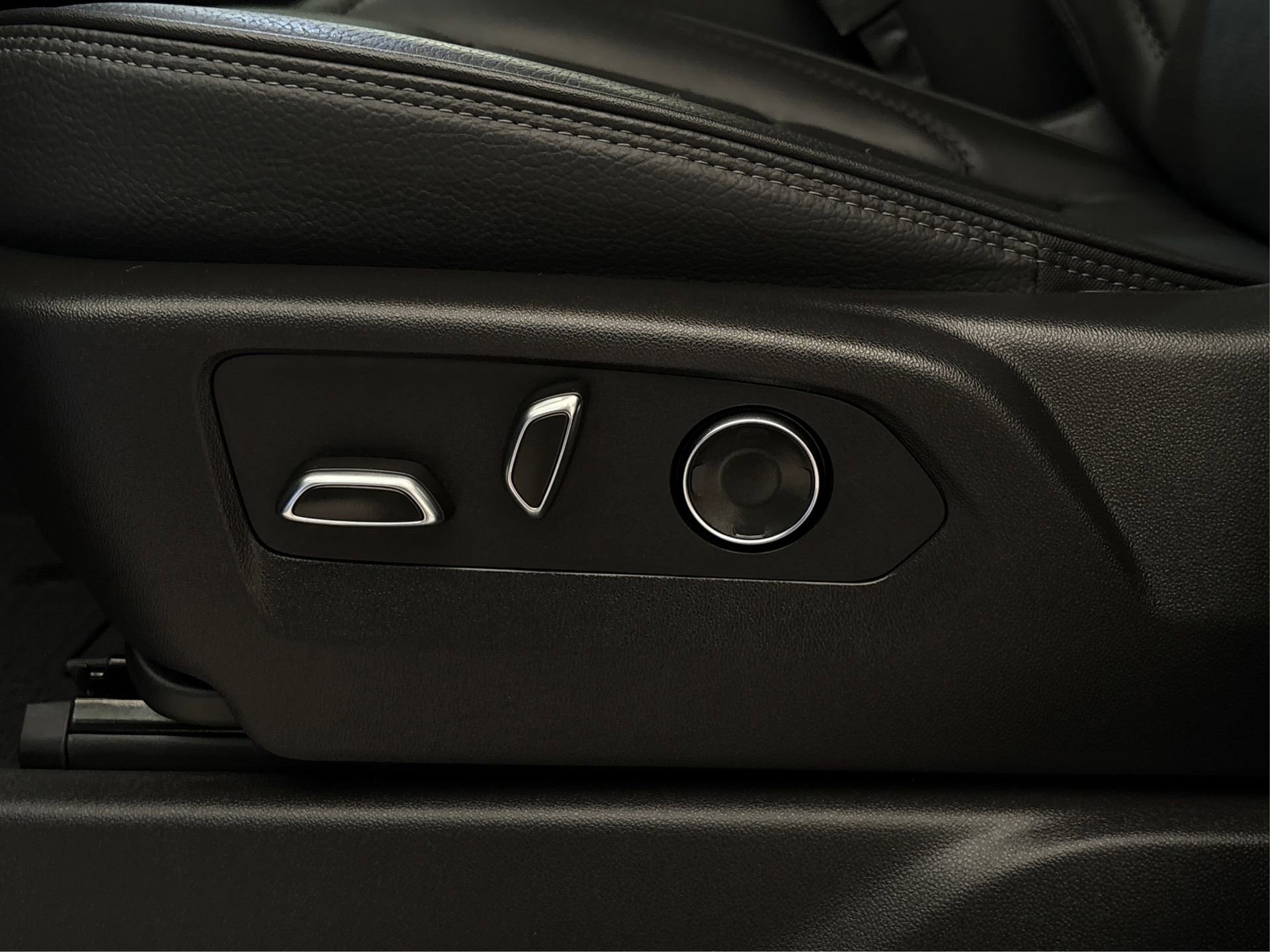 Used 2025 GMC Sierra 3500 Denali image 31