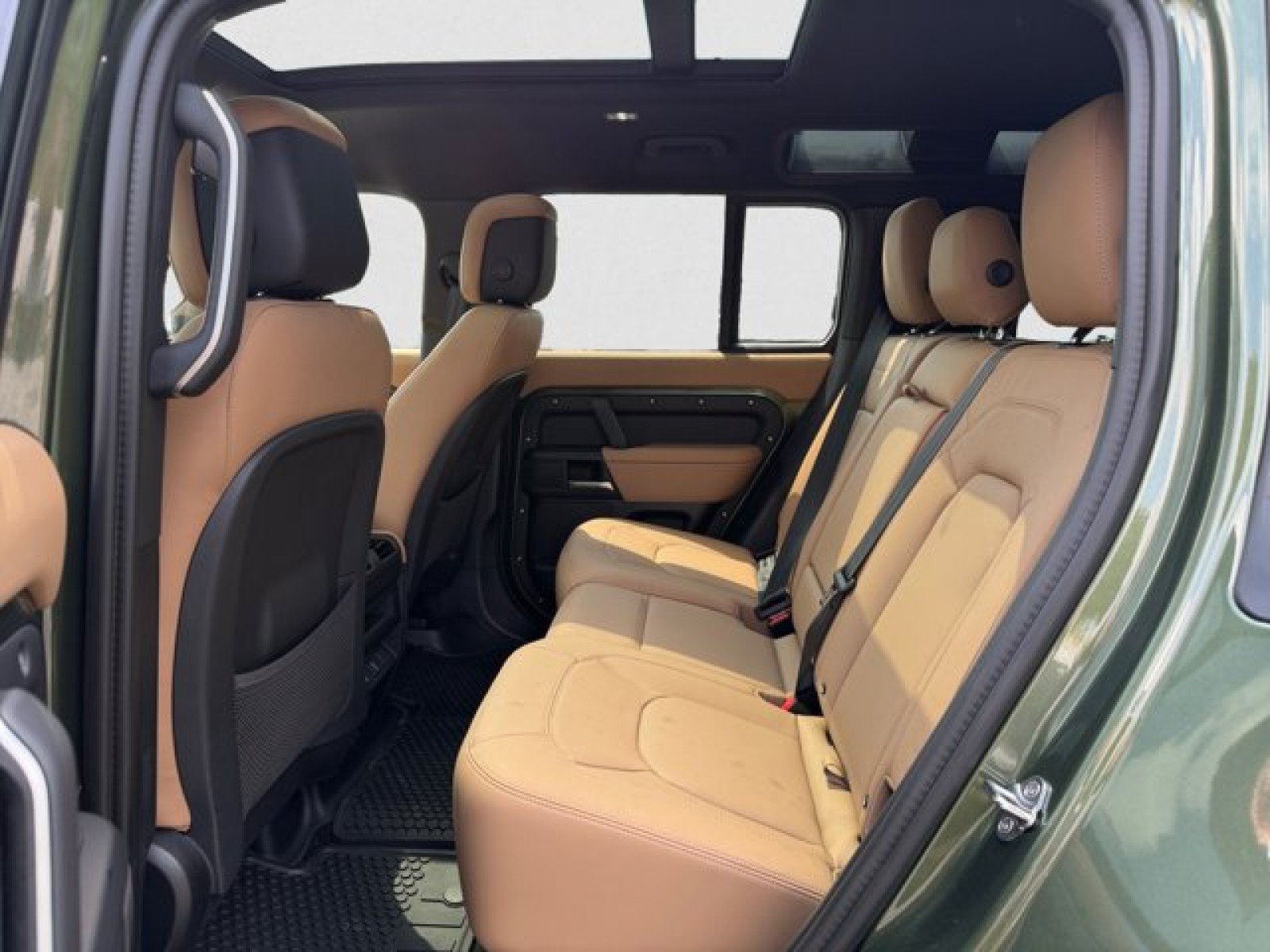 New 2026 Land Rover Defender 110 X-Dynamic SE AWD/4WD image 18