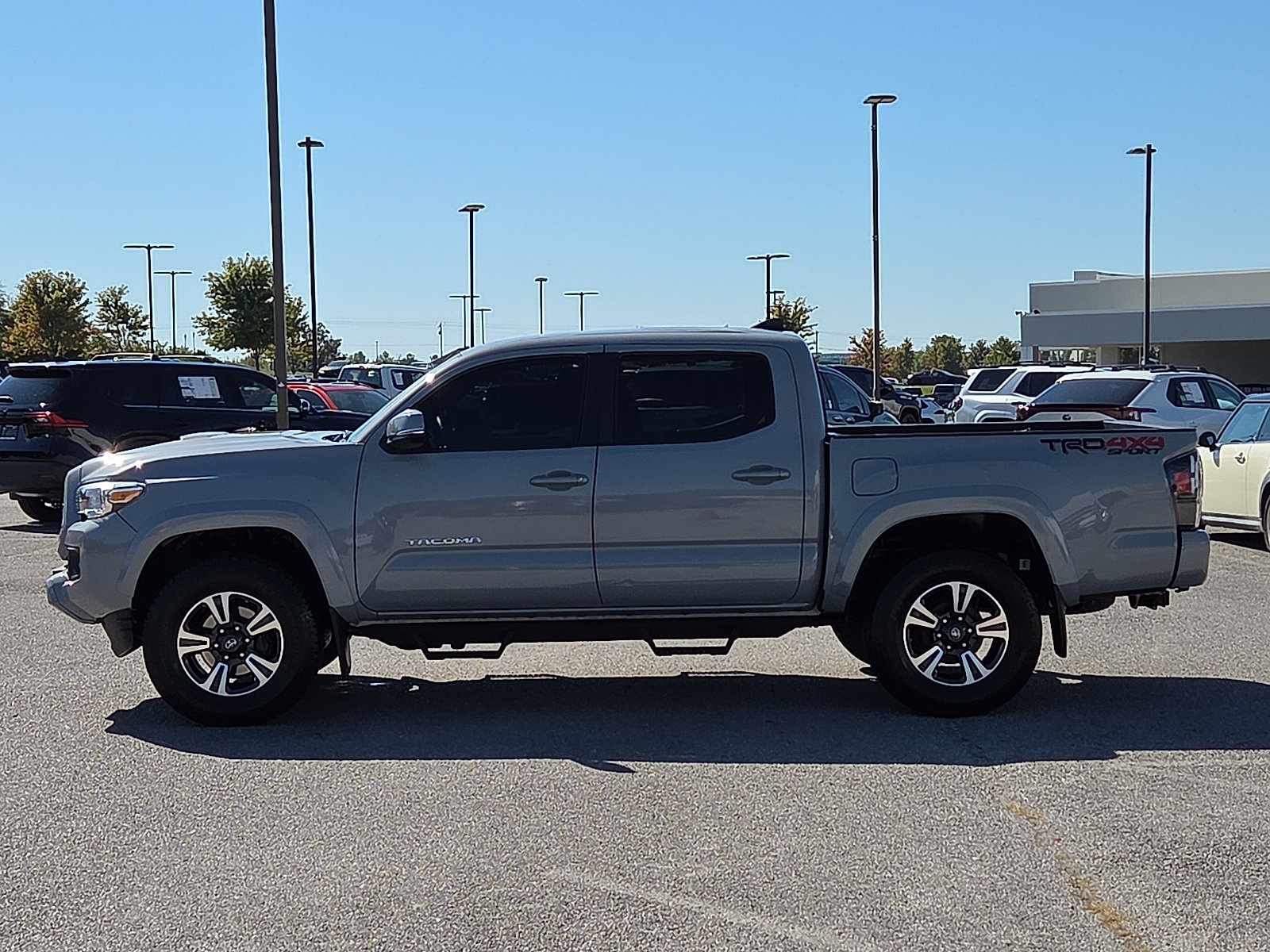 Used 2019 Toyota Tacoma TRD Sport AWD/4WD image 3