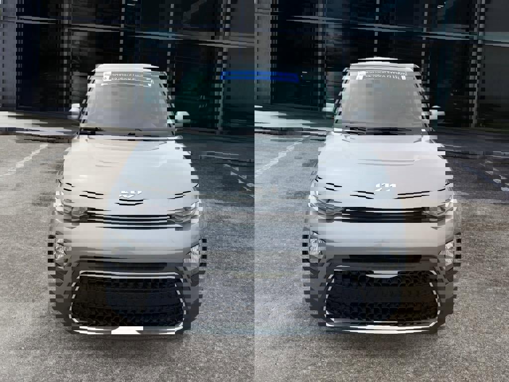 Used 2022 Kia Soul LX image 2