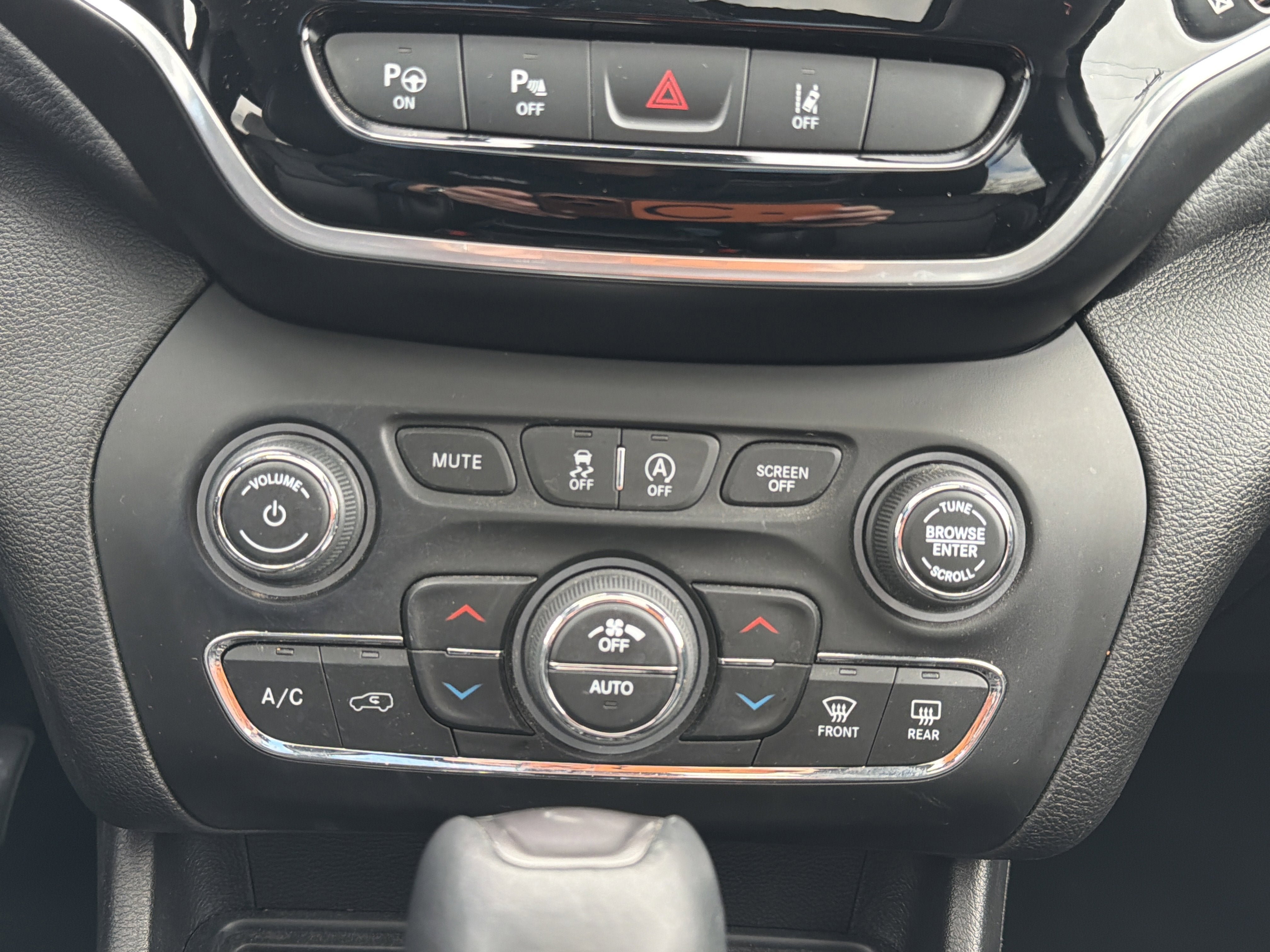 Used 2021 Jeep Cherokee Limited AWD/4WD image 21