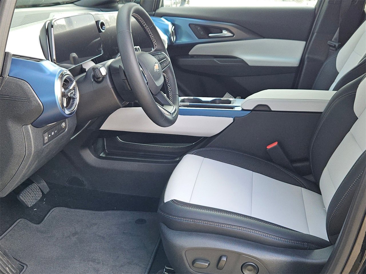 New 2026 Chevrolet Equinox EV LT image 18