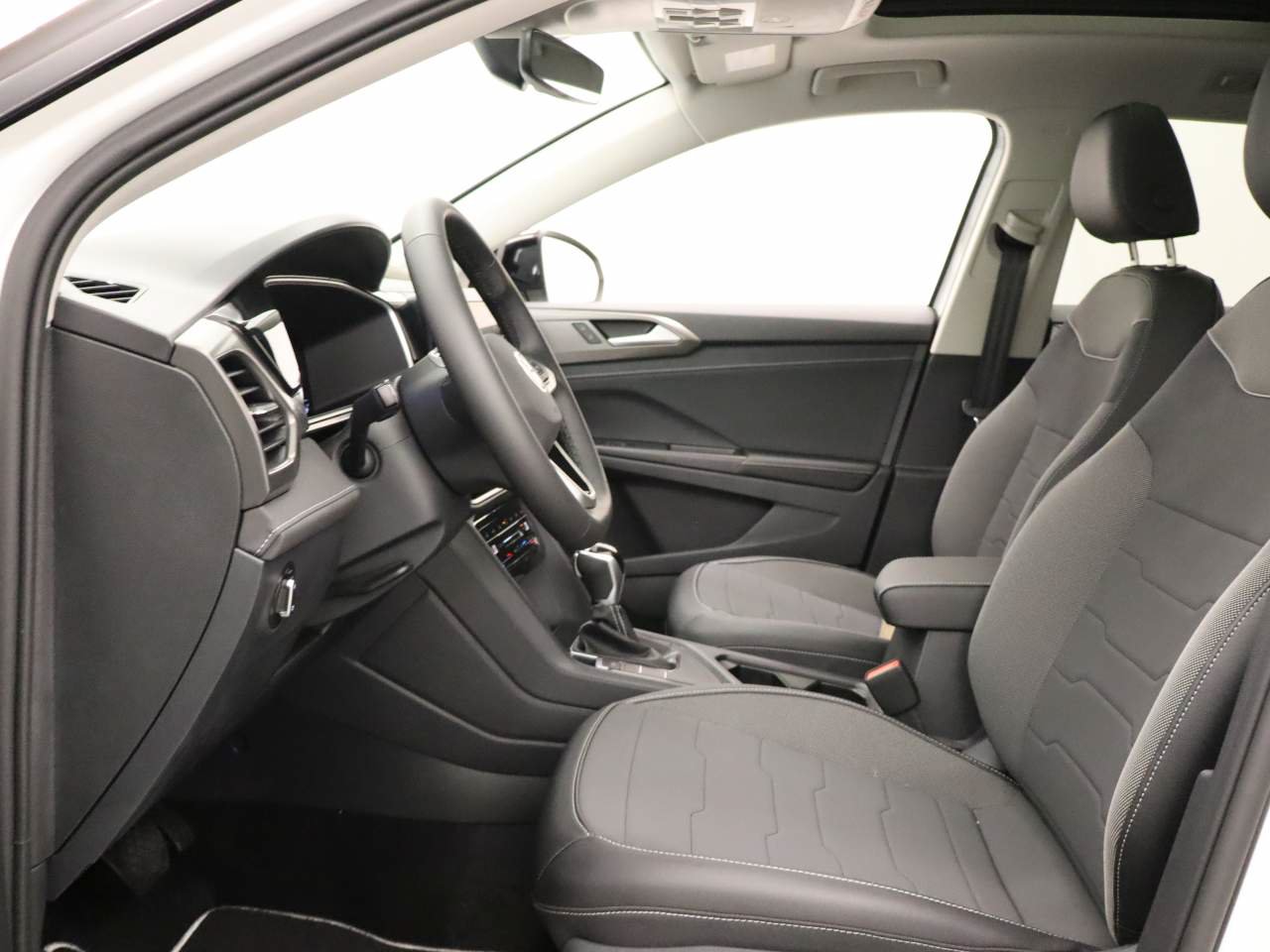 New 2026 Volkswagen Taos SE FWD image 14
