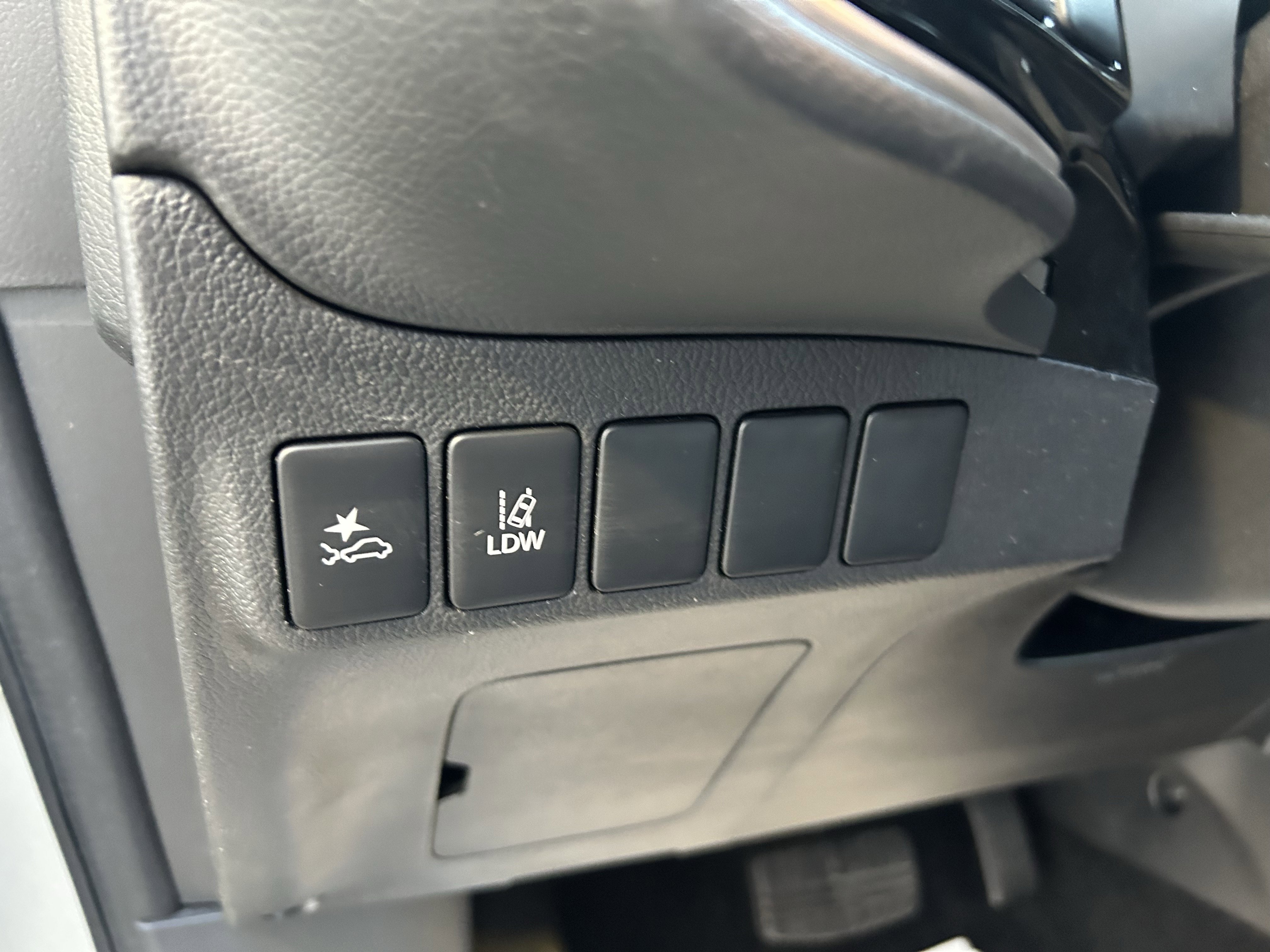 Used 2020 Mitsubishi Outlander LE image 15