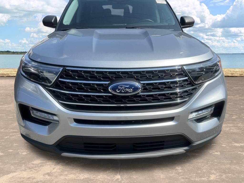 Certified 2024 Ford Explorer XLT w/ Equipment Group 202A RWD image 7