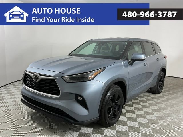 Used 2023 Toyota Highlander LE FWD image 1
