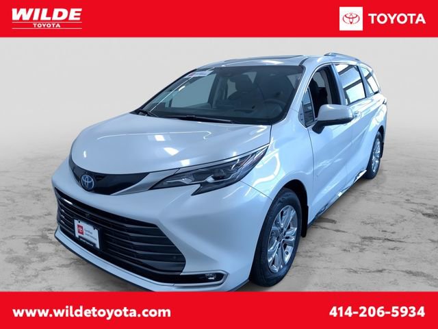 Certified 2024 Toyota Sienna Platinum image 1
