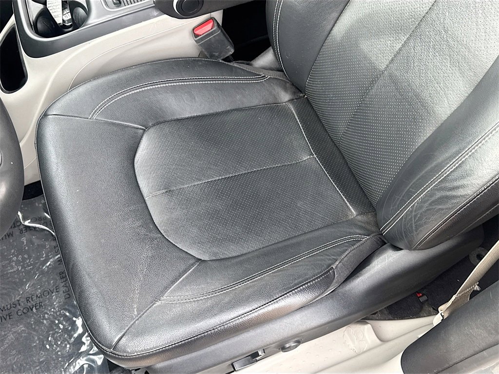 Used 2022 Chrysler Pacifica Touring-L image 18