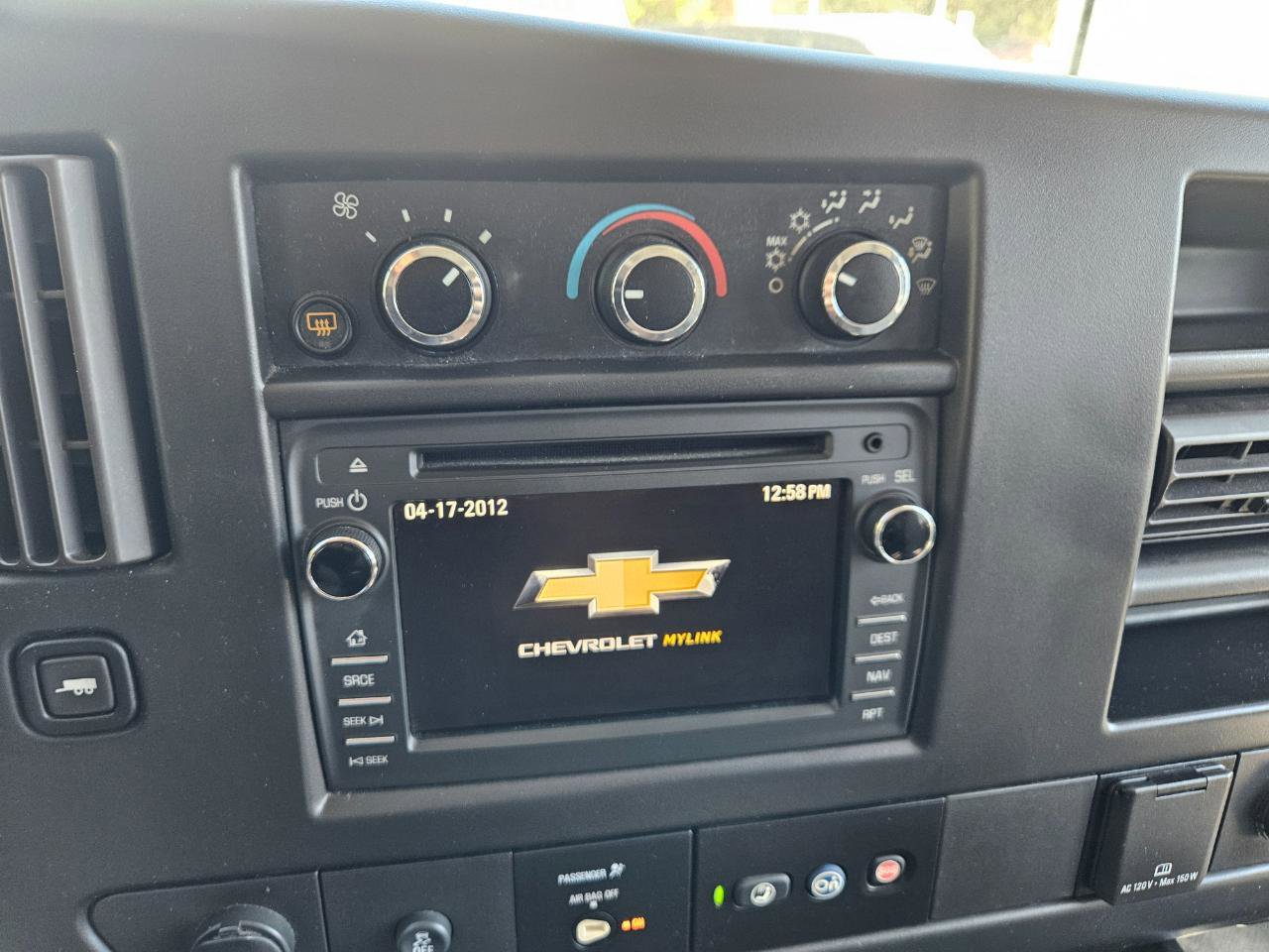 Used 2017 Chevrolet Express 3500 Extended RWD image 10