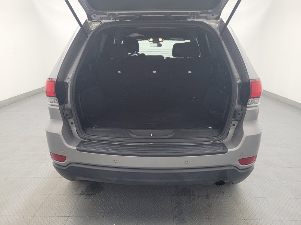 Used 2020 Jeep Grand Cherokee Laredo RWD image 29