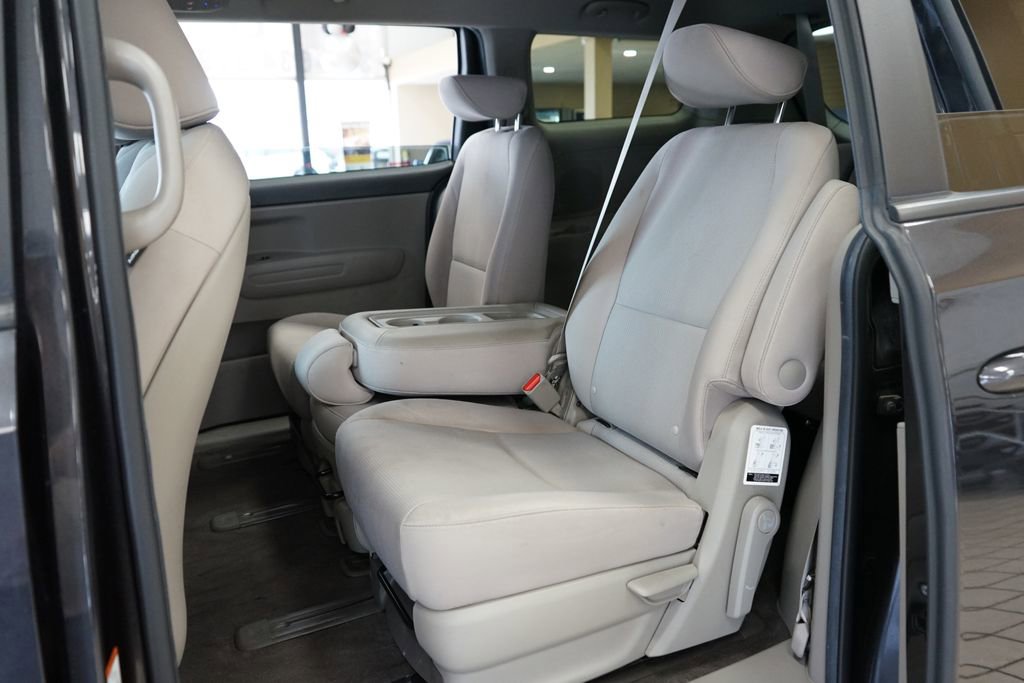 Used 2021 Kia Sedona LX image 44