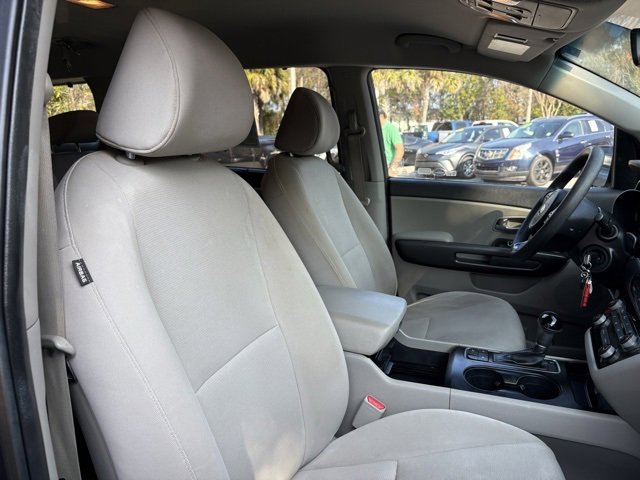 Used 2015 Kia Sedona LX w/ LX Convenience Package image 32