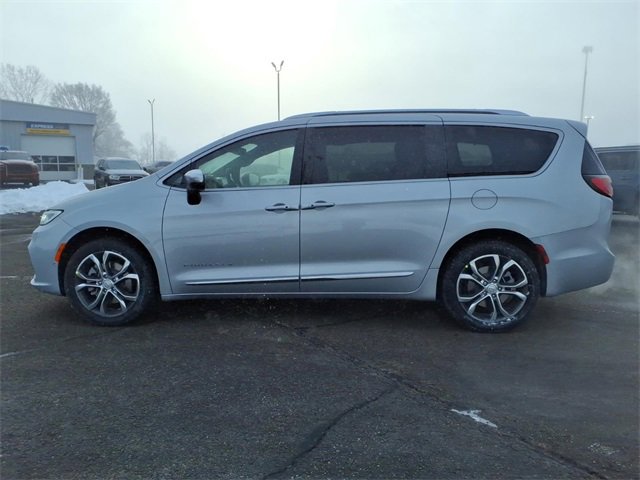 New 2026 Chrysler Pacifica Pinnacle image 4