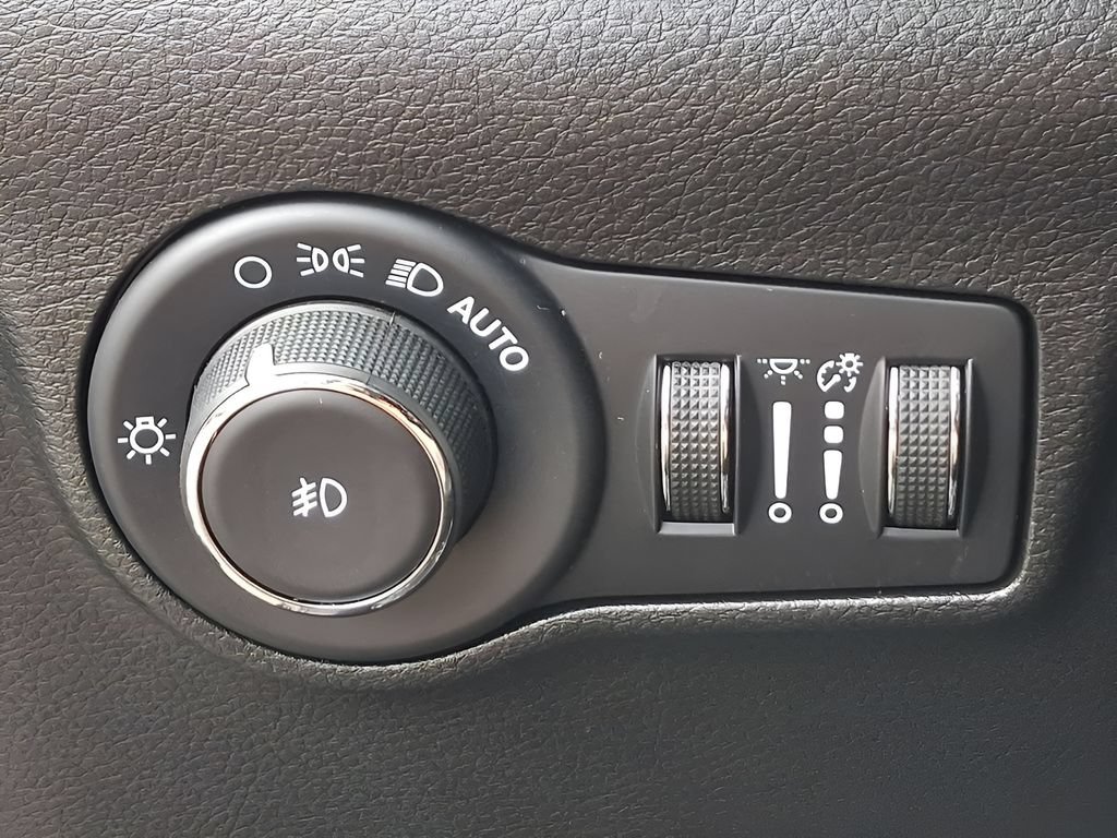 Used 2022 Jeep Compass Latitude w/ Sun and Sound Group AWD/4WD image 24