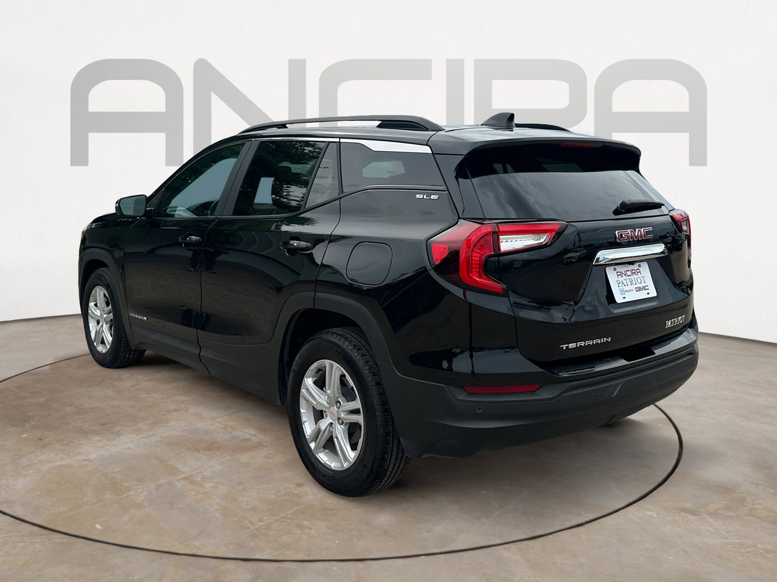 Used 2024 GMC Terrain SLE w/ Driver Convenience Package FWD image 8