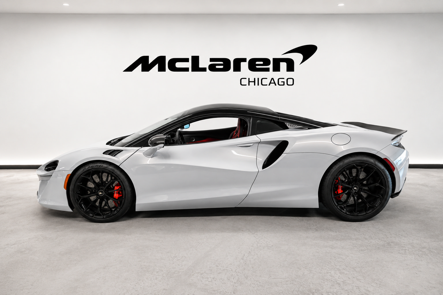 Used 2023 McLaren Artura RWD image 29