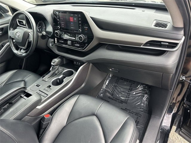 Used 2022 Toyota Highlander XLE image 28