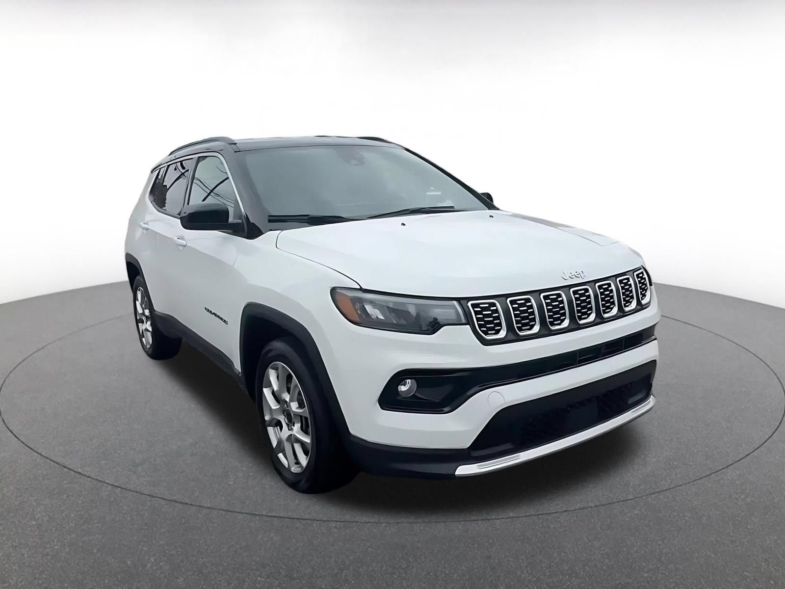 Used 2025 Jeep Compass Limited AWD/4WD image 3