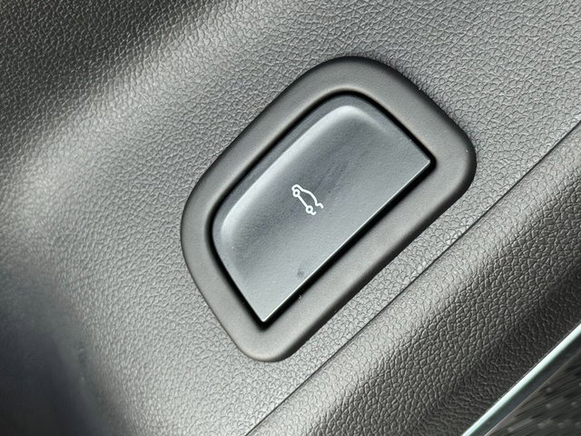 Certified 2025 Chevrolet Traverse RS w/ LPO, Floor Liner Package image 25