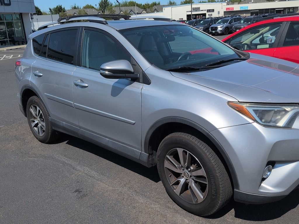 Used 2016 Toyota RAV4 XLE AWD/4WD image 5