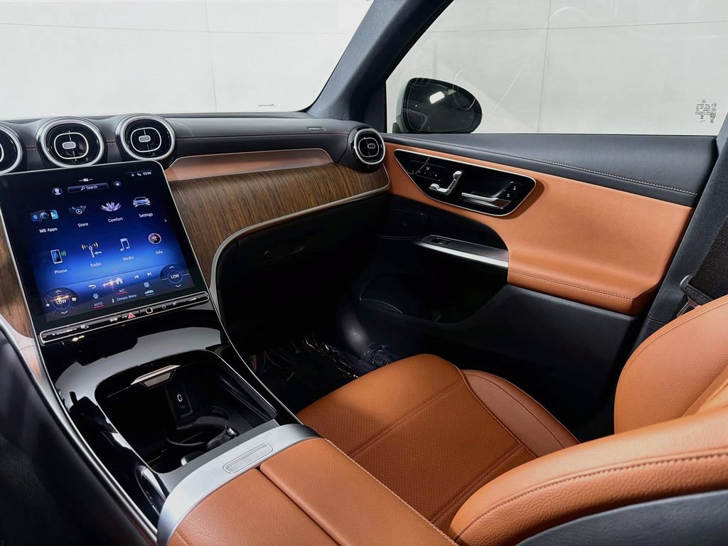 Used 2024 Mercedes-Benz GLC 300 image 30