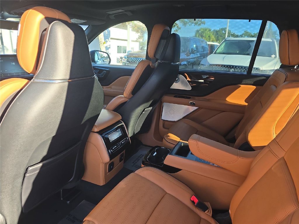 Used 2023 Lincoln Aviator Black Label AWD/4WD image 13