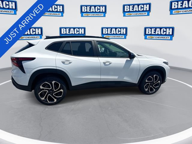 New 2026 Chevrolet Trax RS w/ Sunroof Package FWD image 9