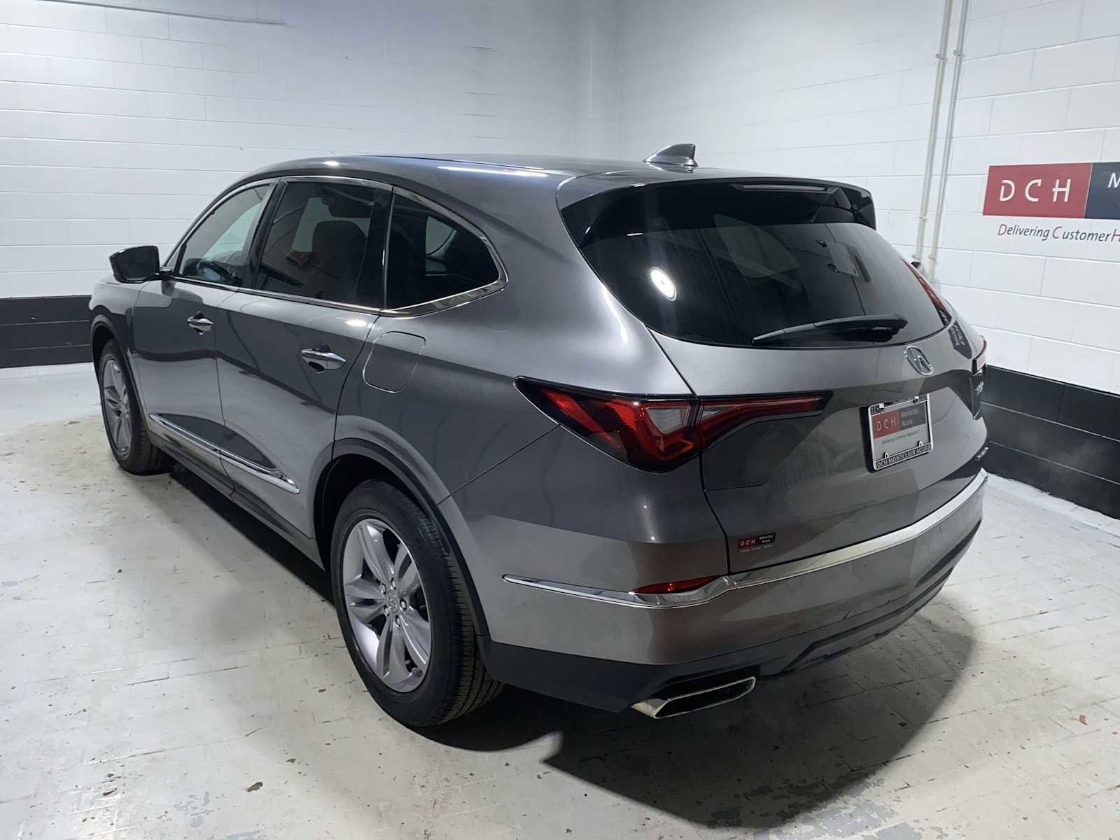 Used 2023 Acura MDX SH-AWD image 4