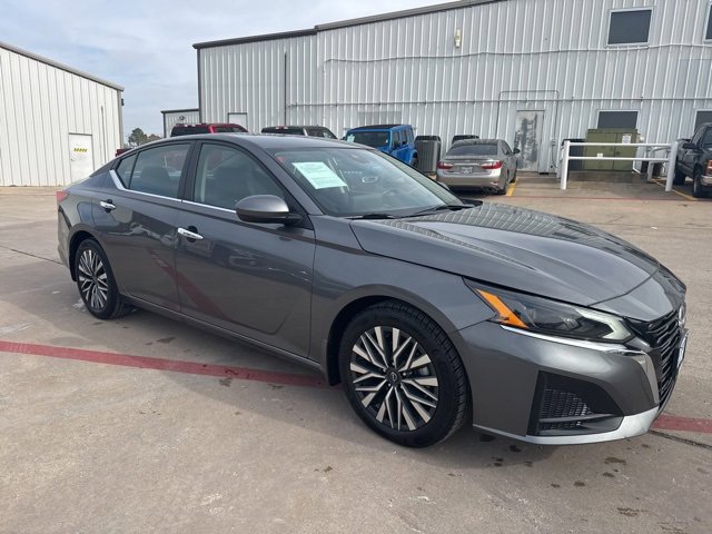 Used 2024 Nissan Altima 2.5 SV w/ SV Premium Package image 7