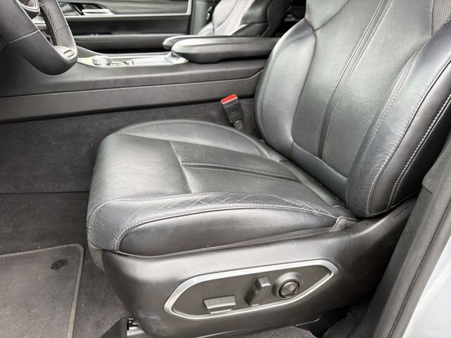 Used 2024 Jeep Wagoneer Series II w/ Flexible Seating Group AWD/4WD image 12