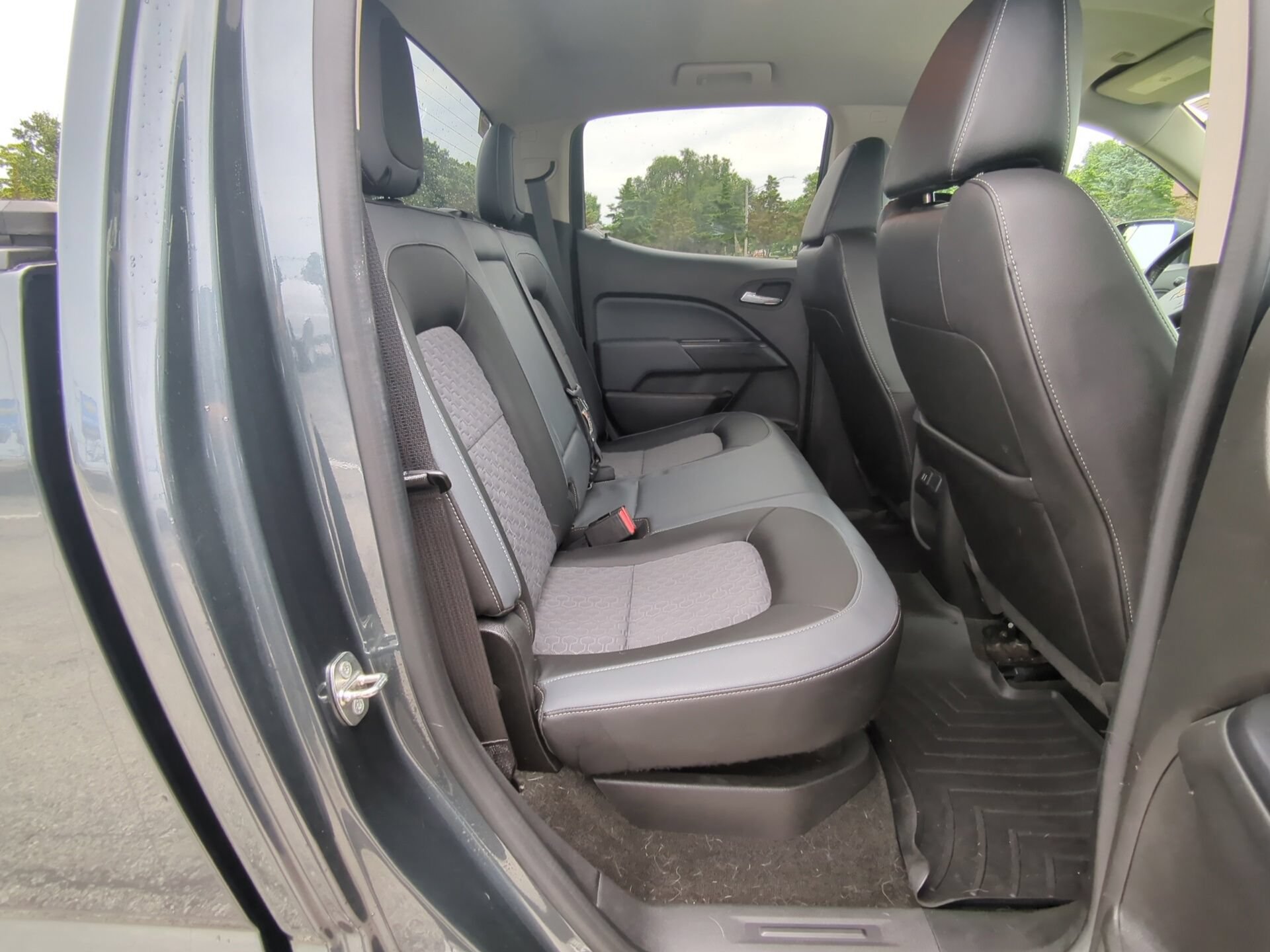 Used 2015 Chevrolet Colorado Z71 AWD/4WD image 8