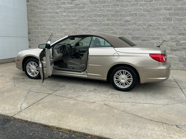 Used 2008 Chrysler Sebring Touring FWD image 11