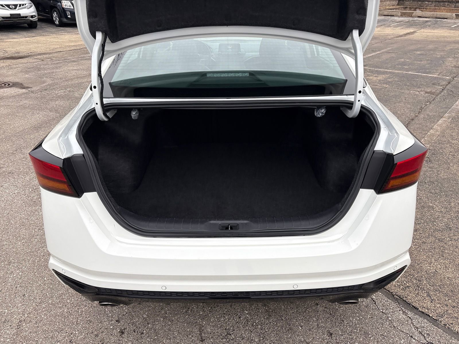 Used 2025 Nissan Altima 2.5 SR image 23