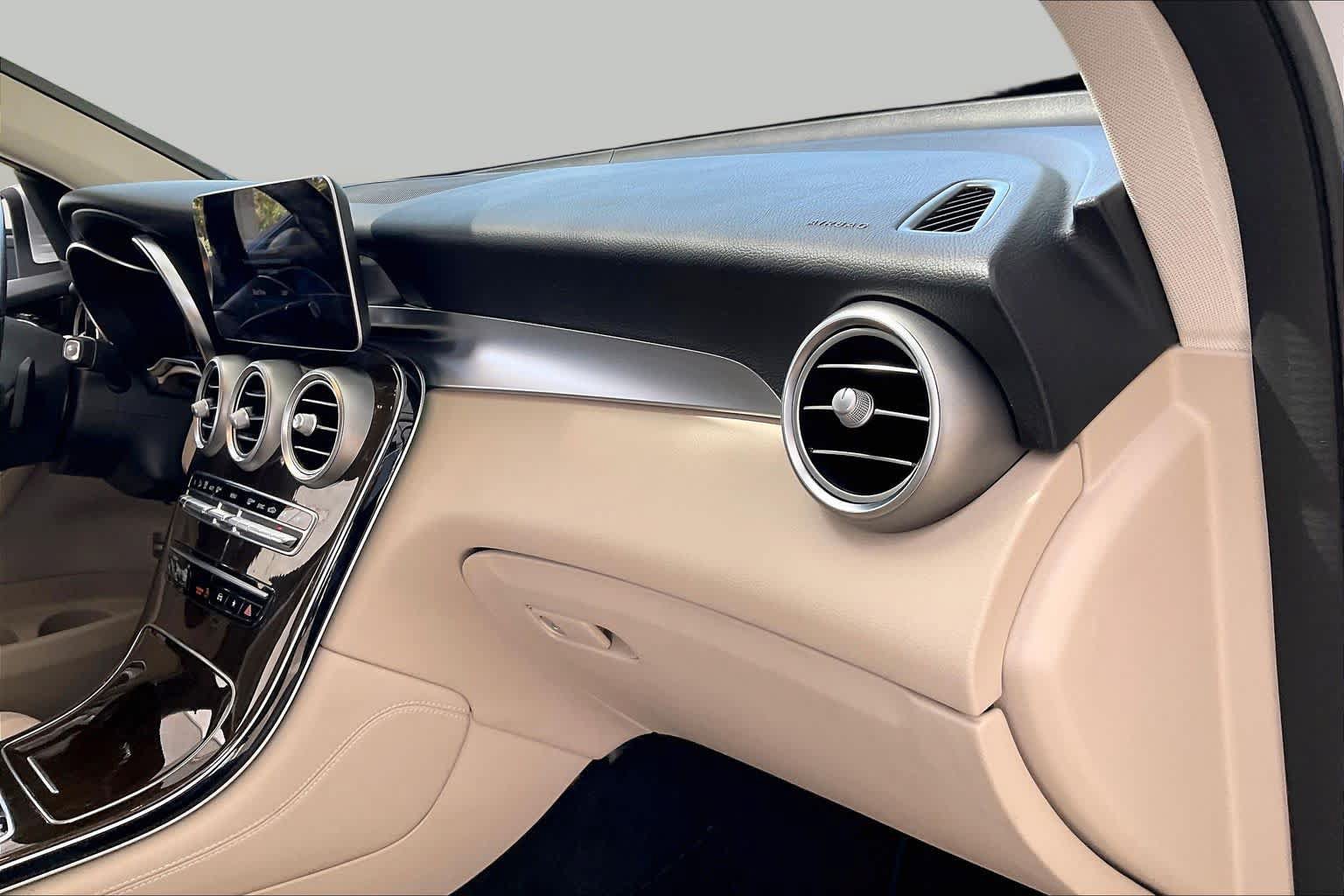 Used 2020 Mercedes-Benz GLC 300 image 18