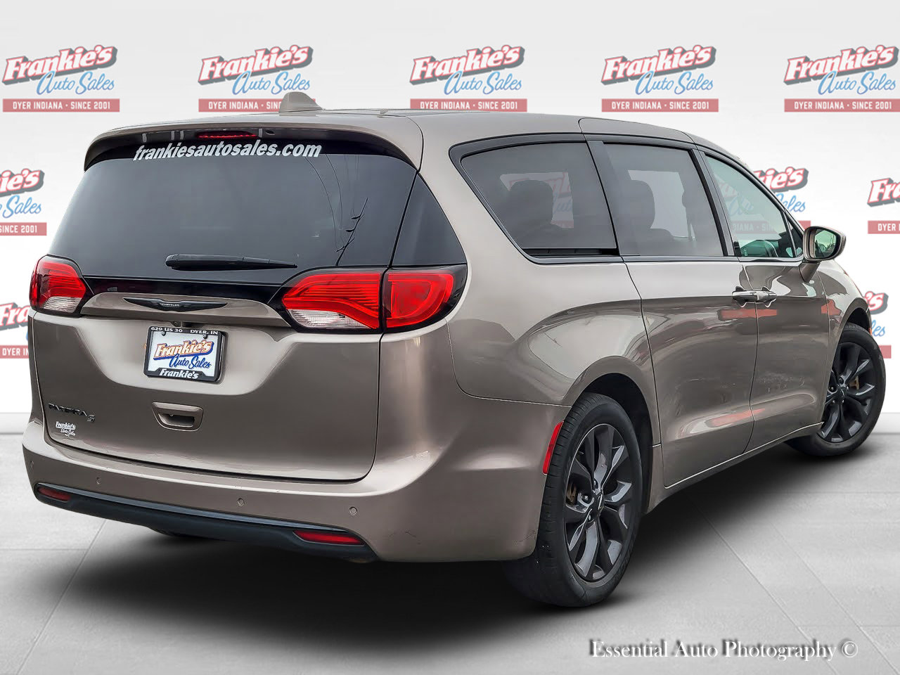 Used 2018 Chrysler Pacifica Touring Plus image 6