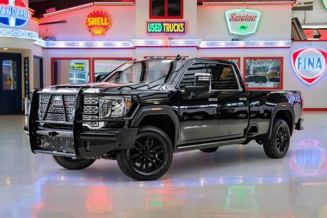 Used 2022 GMC Sierra 3500 Denali w/ Denali Black Diamond Edition image 2