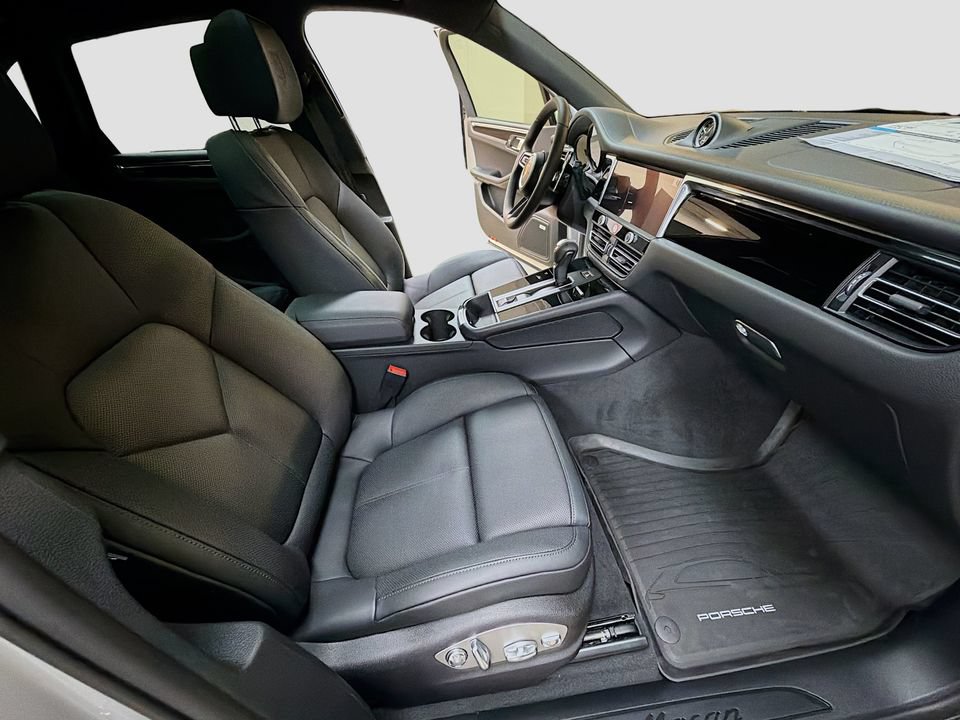 New 2026 Porsche Macan AWD/4WD image 30