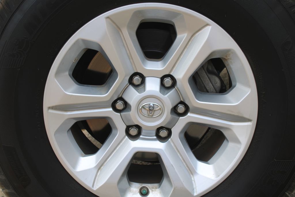 Used 2018 Toyota 4Runner SR5 Premium image 17