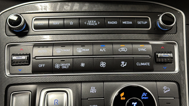 Used 2023 Hyundai Santa Fe SEL Convenience w/ Cargo Package AWD/4WD image 18