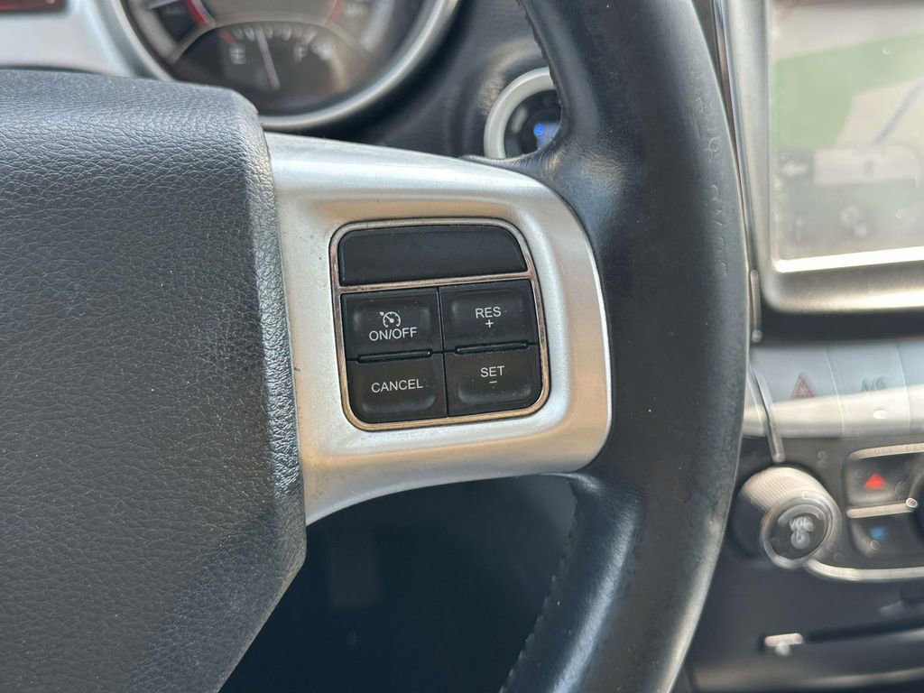 Used 2011 Dodge Journey Lux image 25