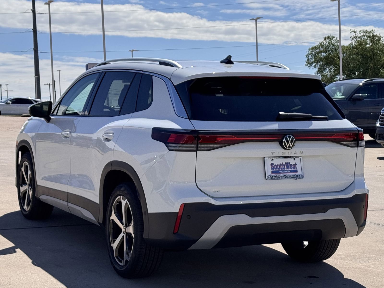 New 2026 Volkswagen Tiguan SE image 6