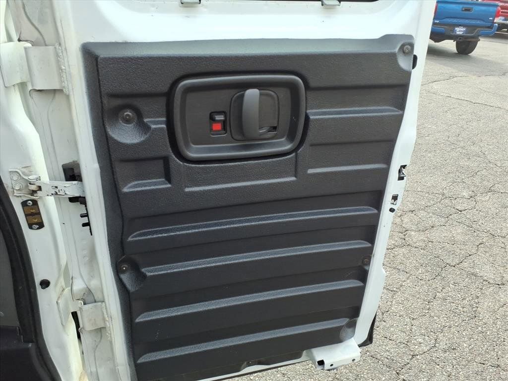 Used 2016 GMC Savana 2500 image 17