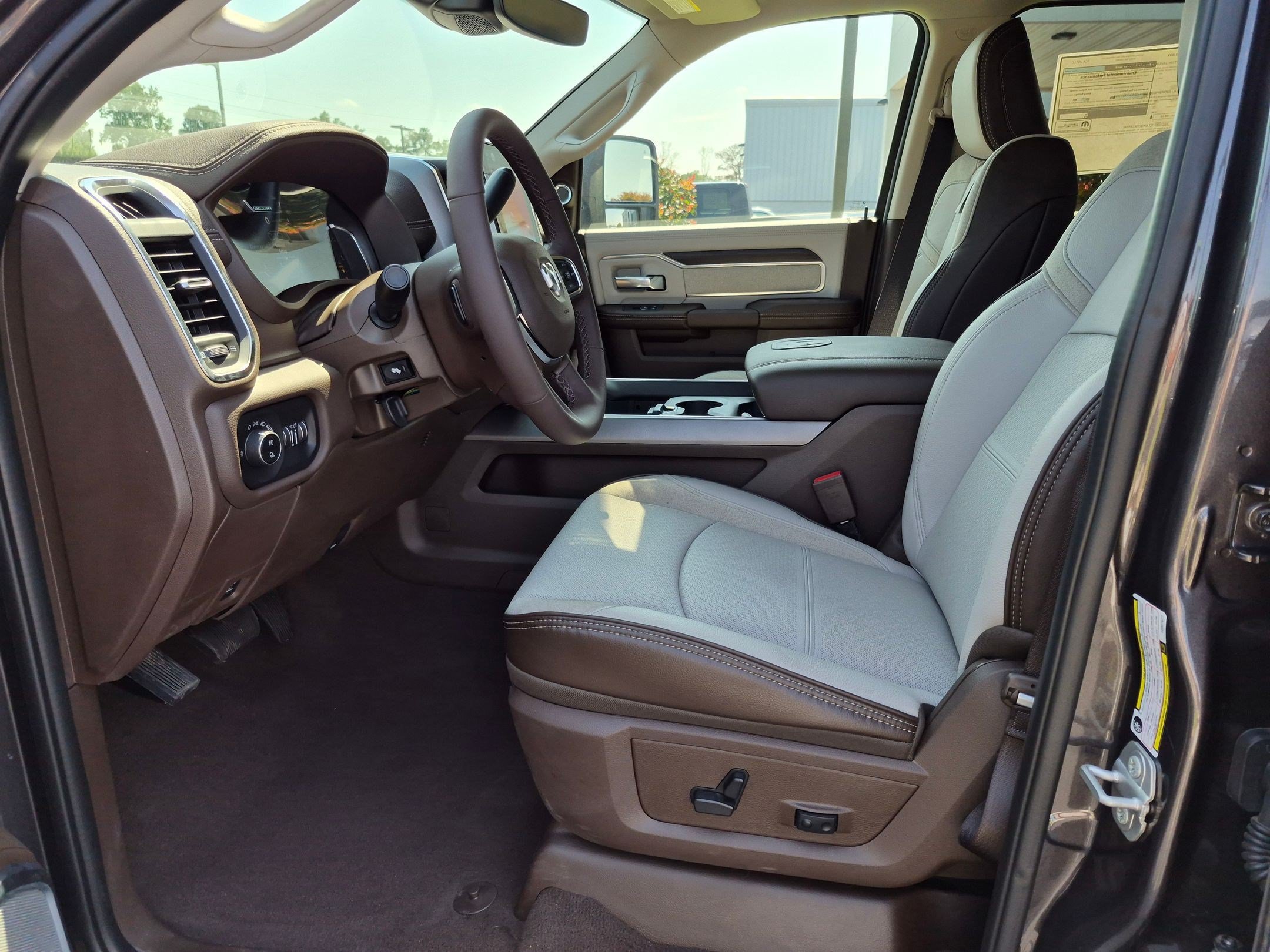 New 2026 RAM 2500 Laramie AWD/4WD image 11